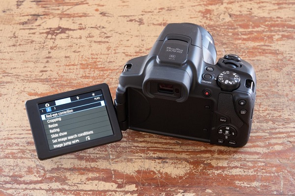 مقایسه دوربین کانن SX70 با دوربین نیکون P1000